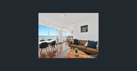 Super-sized, light-filled one-bedder with uninterrupted bay views - Photo 4
