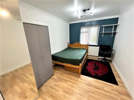 6 bedroom terraced house to rent - Photo 5