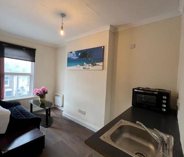 2 bedroom flat to rent - Photo 3