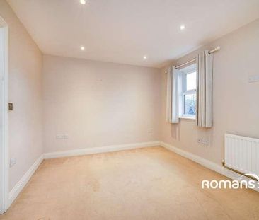 Iron Duke Close, Crowthorne, Berkshire, RG45 - Photo 3