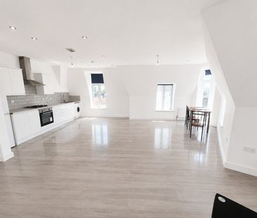 4 Bed Flat, Woodstock Road, E7 - Photo 1