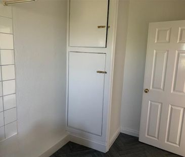 1 Bedroom Apartment To Let - Photo 6