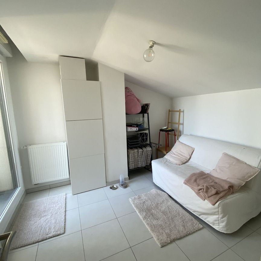 Appartement 3 pièces 65m2 MARSEILLE 10EME 923 euros - Photo 1