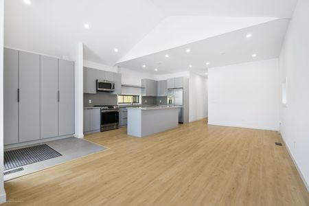 For Lease - 506 Scarborough Road Unit# MAIN FLOOR, Toronto, Ontario - Photo 2