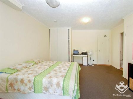 Furnished Studio Apartment in a Central Location - Photo 4