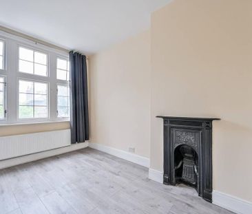 6 bedroom semi-detached house to rent - Photo 2