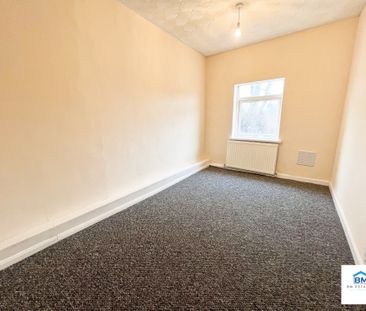 3 Bedroom Flat - Photo 2