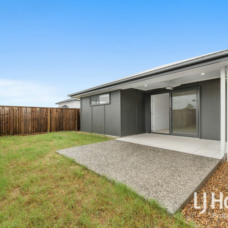 Great Location - Walk to South Rock State School - 5 Bedrooms OR 4 Bedrooms + Media Room - Photo 1