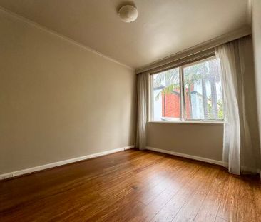 Bright 1 Bedroom Apartment in Great St Kilda Location - Photo 1