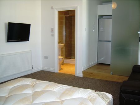 12 Whitefield Tce, Flat 7 - Photo 3