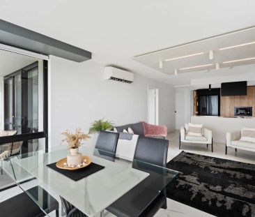 Stylish Surfers Paradise Haven with Skyline Views - Photo 2