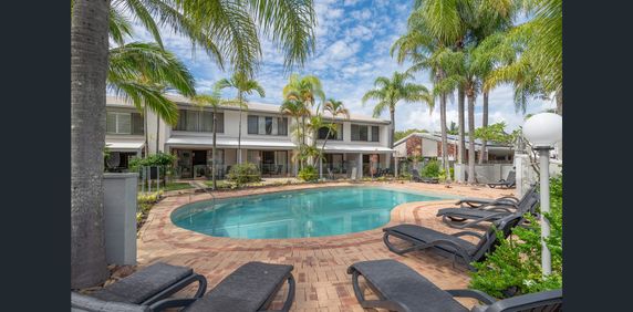 Sophistication & Location - Photo 2