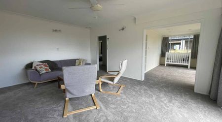 Generous sized 3 bedroom family home - Photo 5