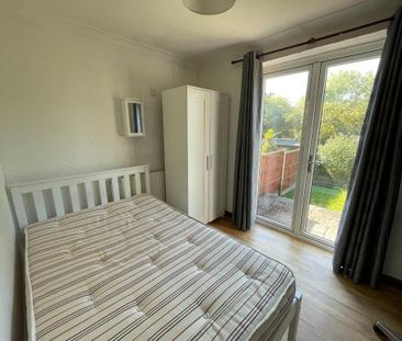 5 bedroom semi-detached house to rent - Photo 4