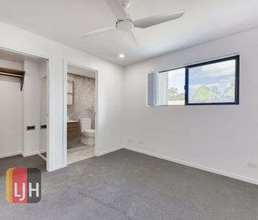 PARKSIDE TWO-BEDROOM UNIT IN A SMALL, QUIET COMPLEX - Photo 3