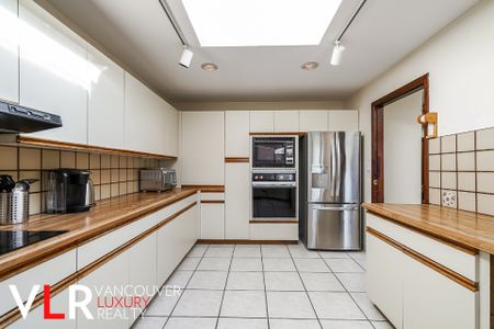 None in West Vancouver, BC - Photo 2