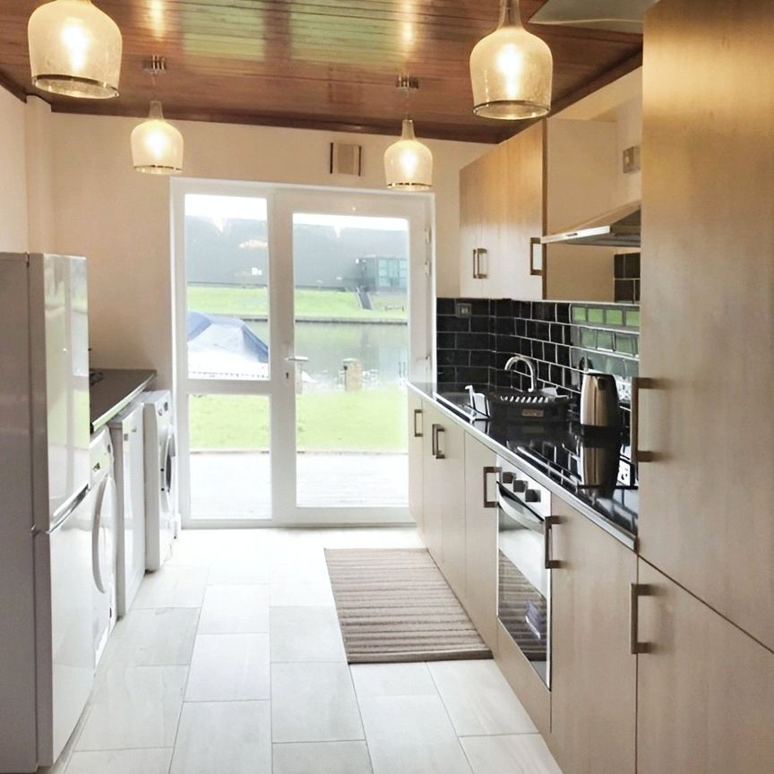 The Island, Wraysbury, Staines-upon-Thames, Berkshire, TW19 5AS - Photo 1