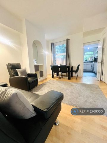 3 bedroom detached house to rent - Photo 2