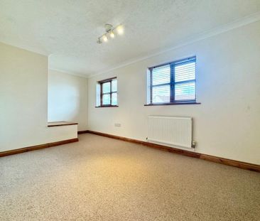 4 bedroom detached house to rent - Photo 2