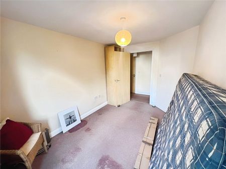 Tudor Way, Knaphill, Woking, Surrey, GU21 2UD - Photo 2