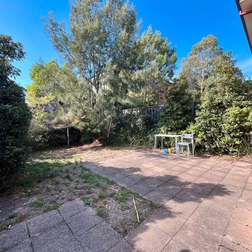 Lovely Townhouse in Good Location - partially furnished - Photo 1