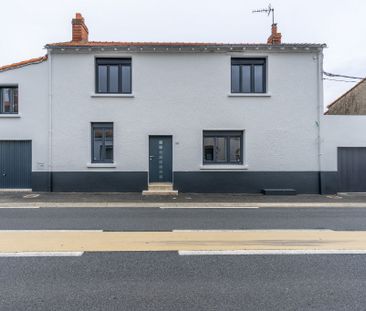 Maison de bourg entièrement rénovée avec son jardin intimiste - Photo 6