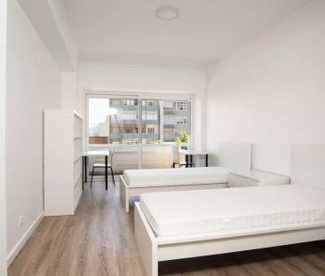 Room in a 7-Bedroom Apartment in Alvalade - Foto 5