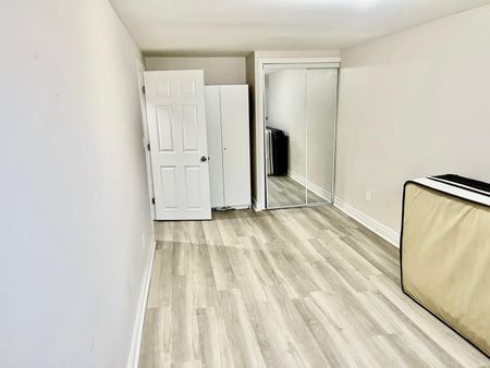 For Lease - 10 Parsell Square, Toronto, Ontario - Photo 4