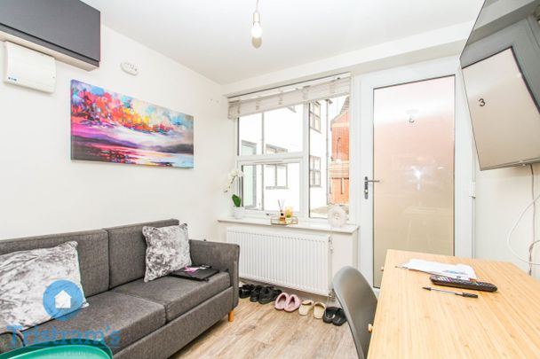 1 bed Apartment for Rent - Photo 1