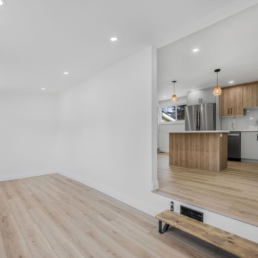 For Lease - 338 Old Mosley Street Unit# Unit 2, Wasaga Beach, Ontario - Photo 1