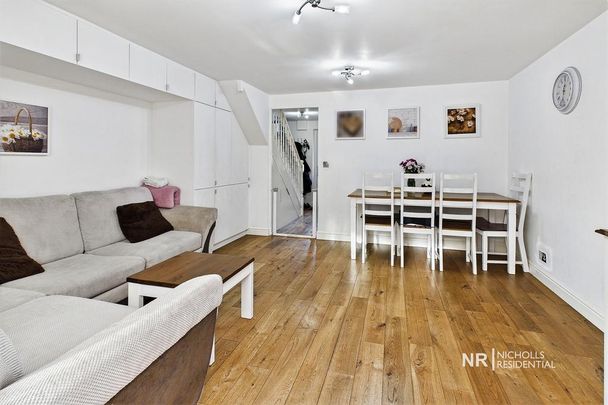 3 bedroom end of terrace house to rent - Photo 1