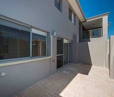 Modern Apartment in Prime Location - Photo 3