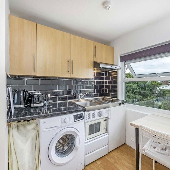 Studio to rent - Photo 1