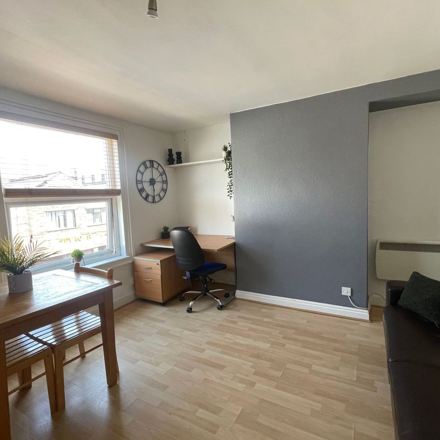 Flat 3, 49 Lower Ford Street – Student Accommodation Coventry - Photo 1