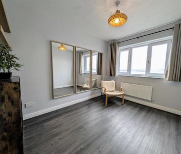3 bedroom apartment to rent - Photo 4