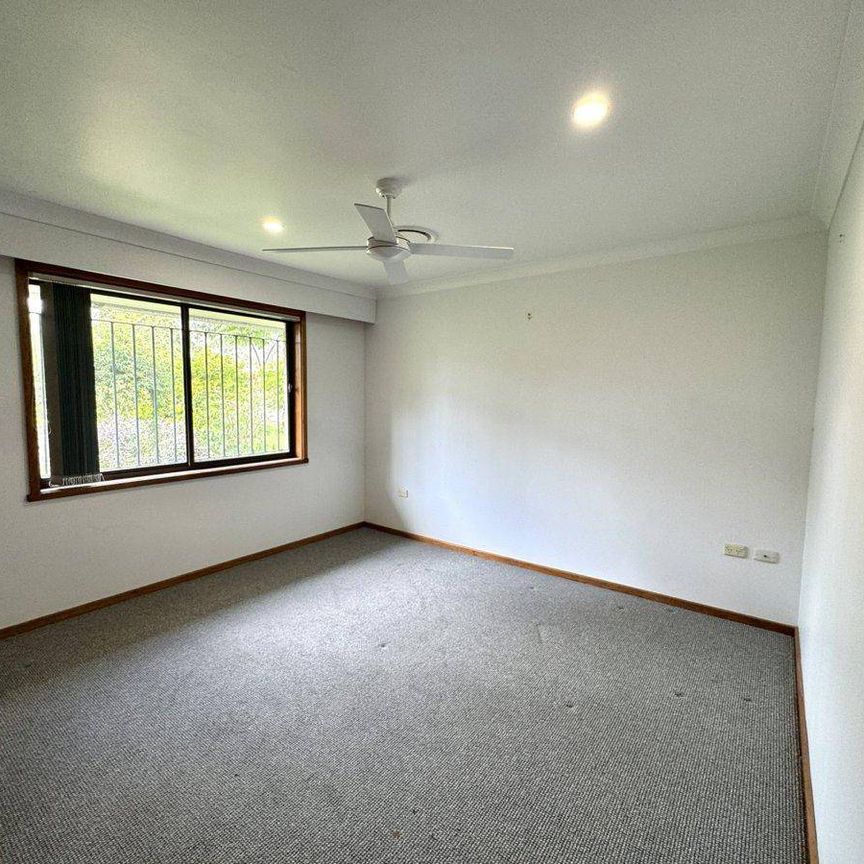 Spacious Three Bedroom Home with Golf Course Views - Photo 1