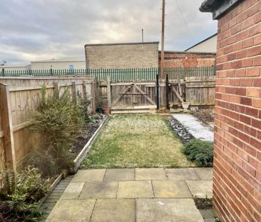 2 bedroom semi-detached house to rent - Photo 3