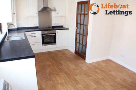 3 bedroom semi-detached house to rent - Photo 5
