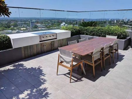 Lucent - Luxurious One Bedroom Apartment With Storage Cage & Secure & Quiet & Nice View - Photo 5