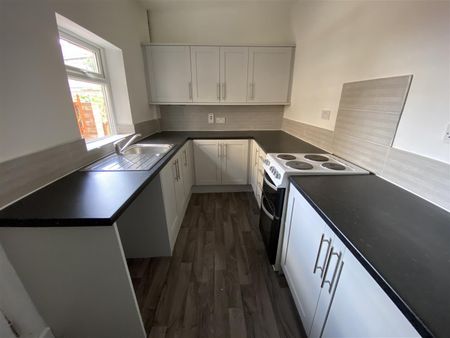 3 bedroom terraced house to rent - Photo 2