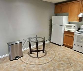 1 bed 1 bath Garden Suite w private entrance! - Available Now - Photo 1