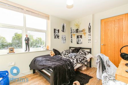 2 bed Apartment for Rent - Photo 3