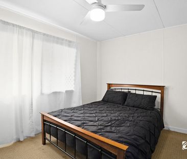 Comfortable 3 Bedroom Residence Minutes from the Heart of Town - Photo 2