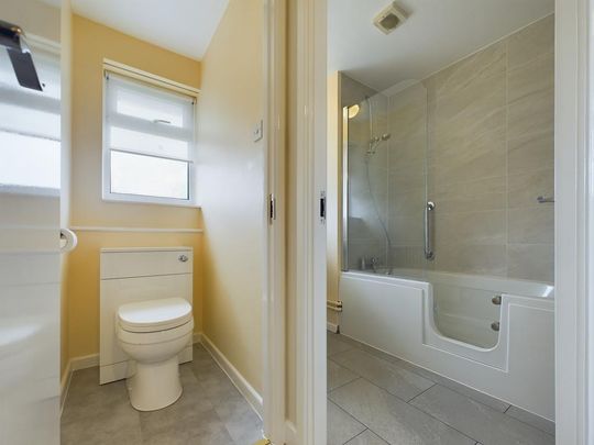 2 bedroom bungalow to rent - Photo 1