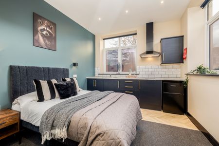 Crown House, Nuneaton, CV11 4BX - Photo 2