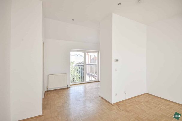 Helle 3-Zimmer-Dachgeschoß-Wohnung mit Blick auf die Votivkirche - Foto 1