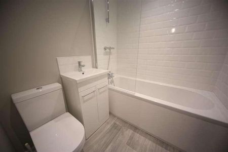 High Street, Langley, Berkshire, SL3 - Photo 5