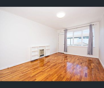 TWO BEDROOM APARTMENT! - Photo 1