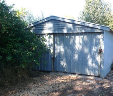 NEAT AND TIDY ONE BEDROOM UNIT IN FANTASTIC LOCATION - Photo 2