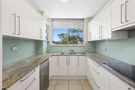 OVERSIZED APARTMENT IN PRIME EASTERN HILL POSITION - Photo 5